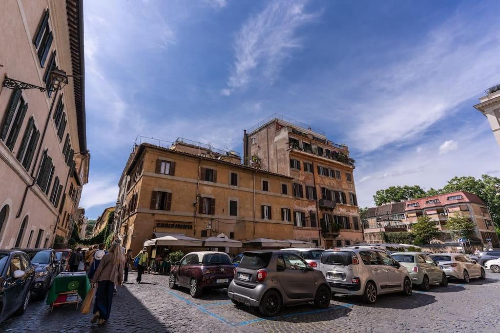 Trastevere At Piazza Giuditta Arcuati * Roma